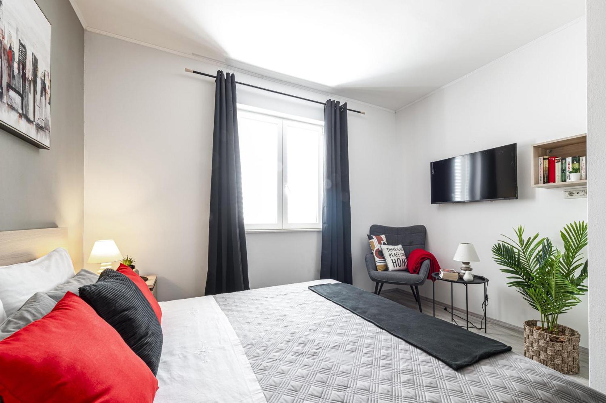 Apartman Lea *